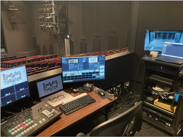 卓を組んでいる様子