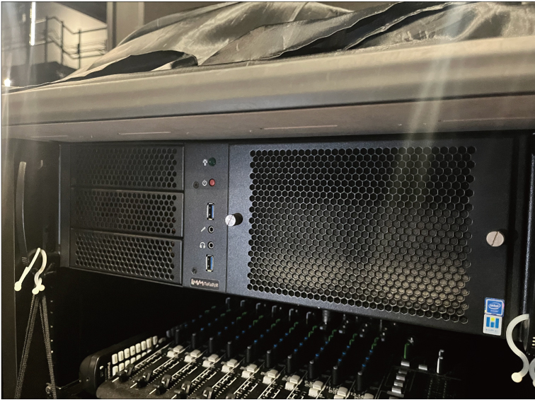 ラックに搭載されたIEP-500R